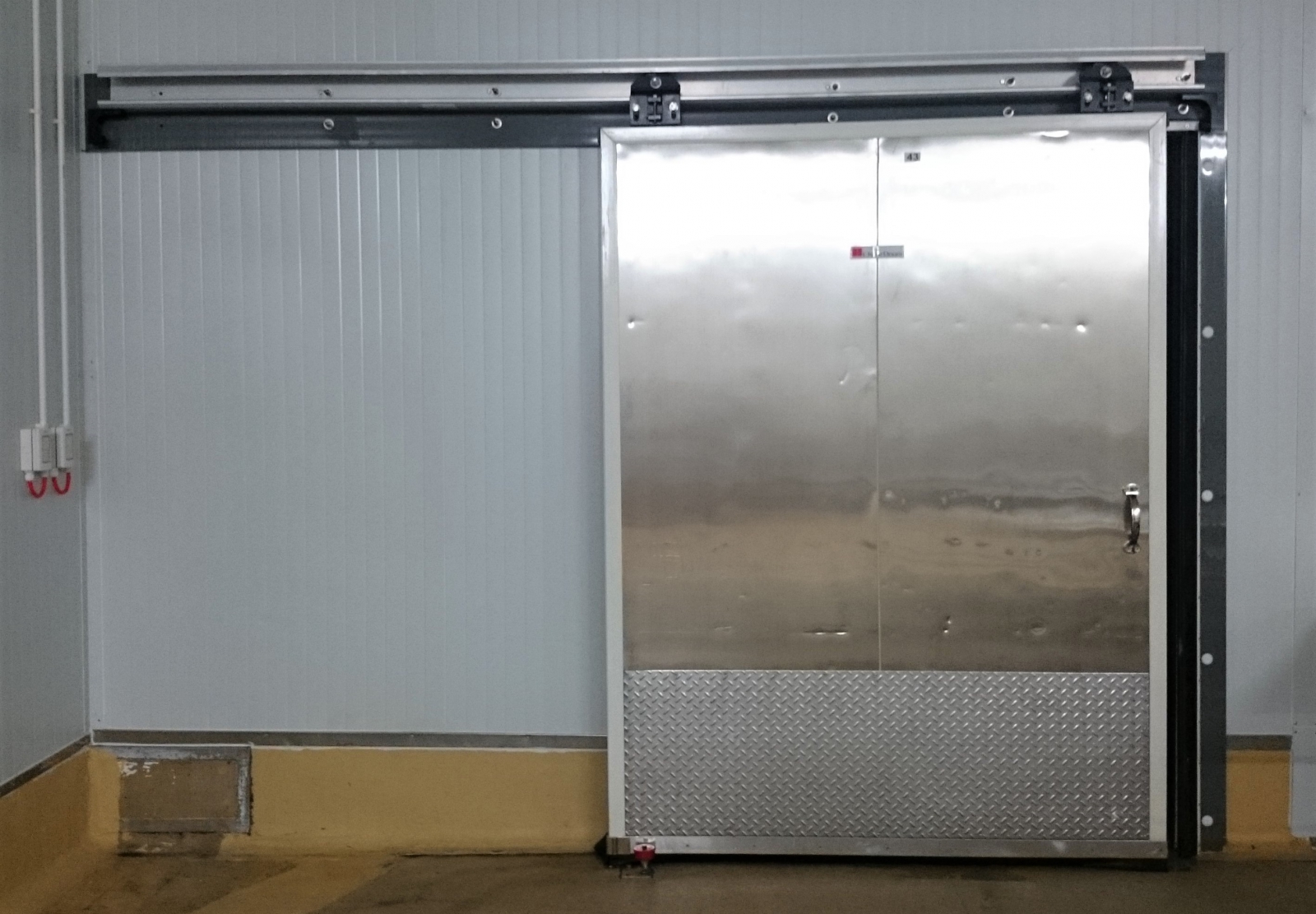 COLD STORAGE DOORS